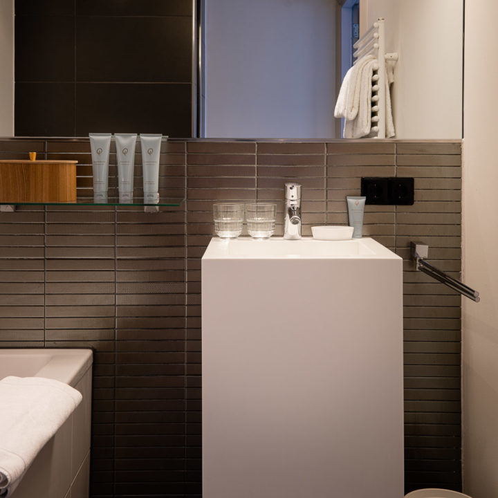 Sink at bathroom of Pillows Hotels Deventer