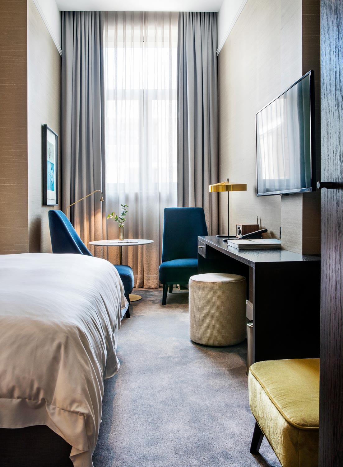 Hotel pillows best sale gand