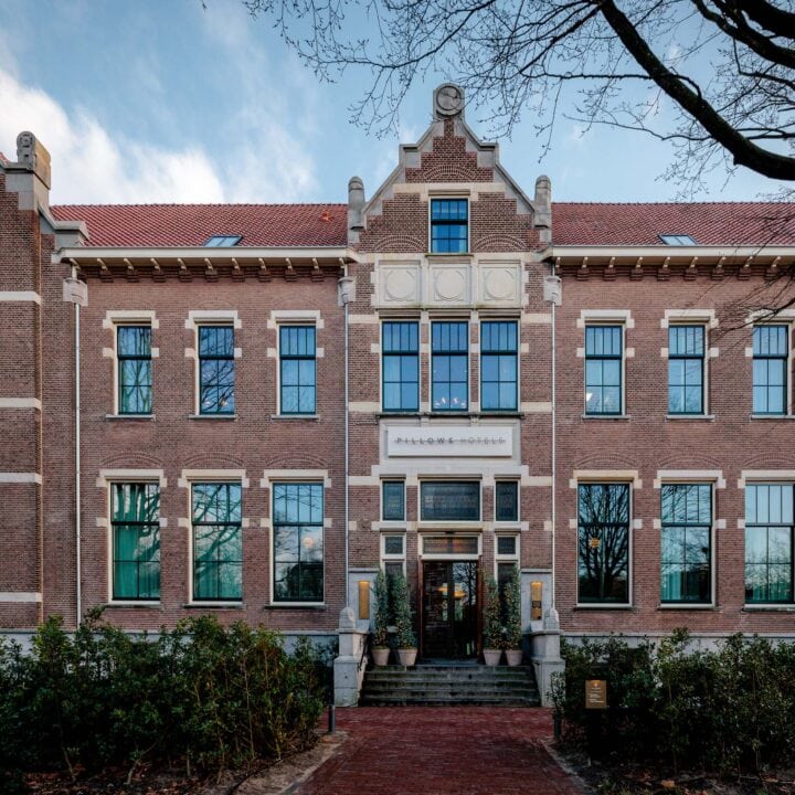 Pillows_Maurits_at_the_Park_Building_01
