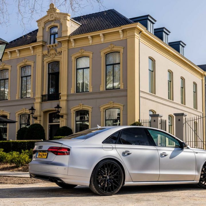 Shoot Pureluxe.nl with Audi S8 in Zwolle