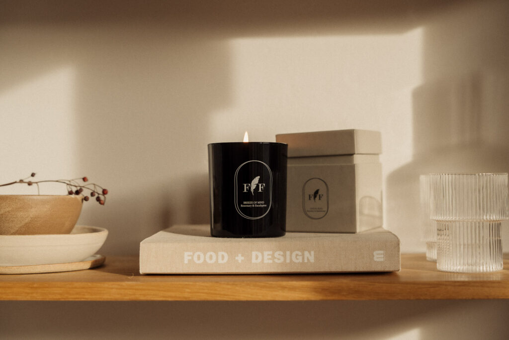 Fables & Feathers scented candle breeze of mind